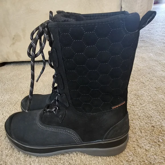 Clarks | Shoes | Womens Clarks Quilted Waterproof Duck Boots  display picture 1